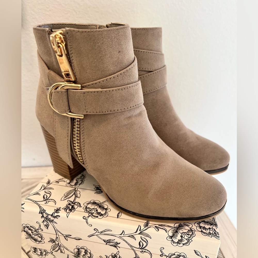 Apt. 9 Advisor Women’s Taupe Ankle Boots Size 6